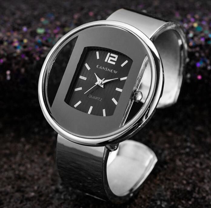 New Luxury Brand Ladies Dress Watch with black dial and silver bracelet design for elegance and charm.
